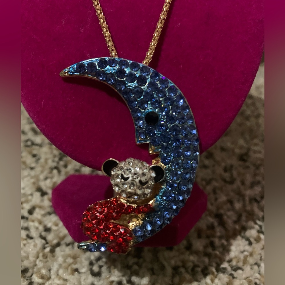 NWT BETSEY Johnson necklace